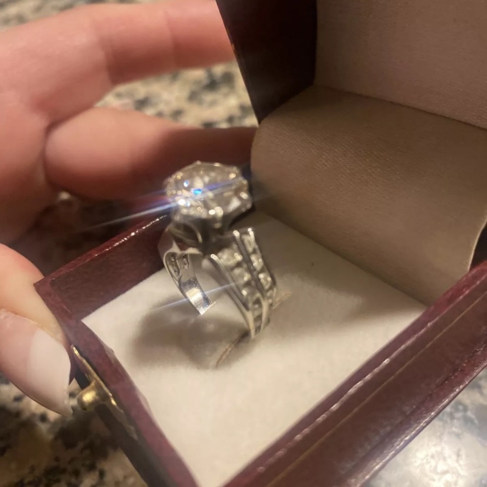Beautiful Diamond ring - Picture 4 of 8